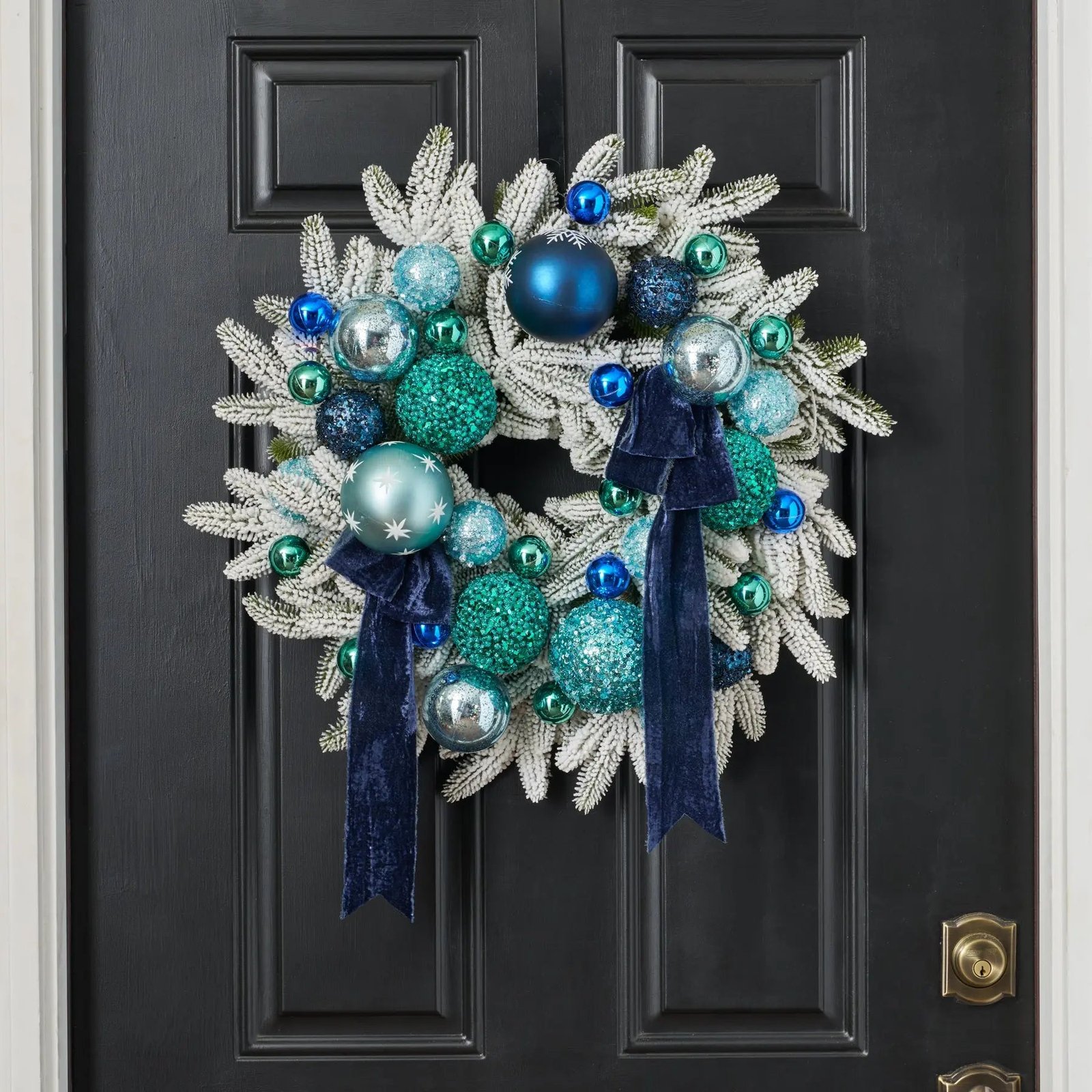 CW1397_5_TurquoiseTwinkle-MixedBlue_SeafoamSparkleGlitterBallsOnSnowFlockedPineChristma Turquoise Twinkle - Mixed Blue & Seafoam Sparkle Glitter Balls On Snow Flocked Pine Christmas Wreath - Image 1